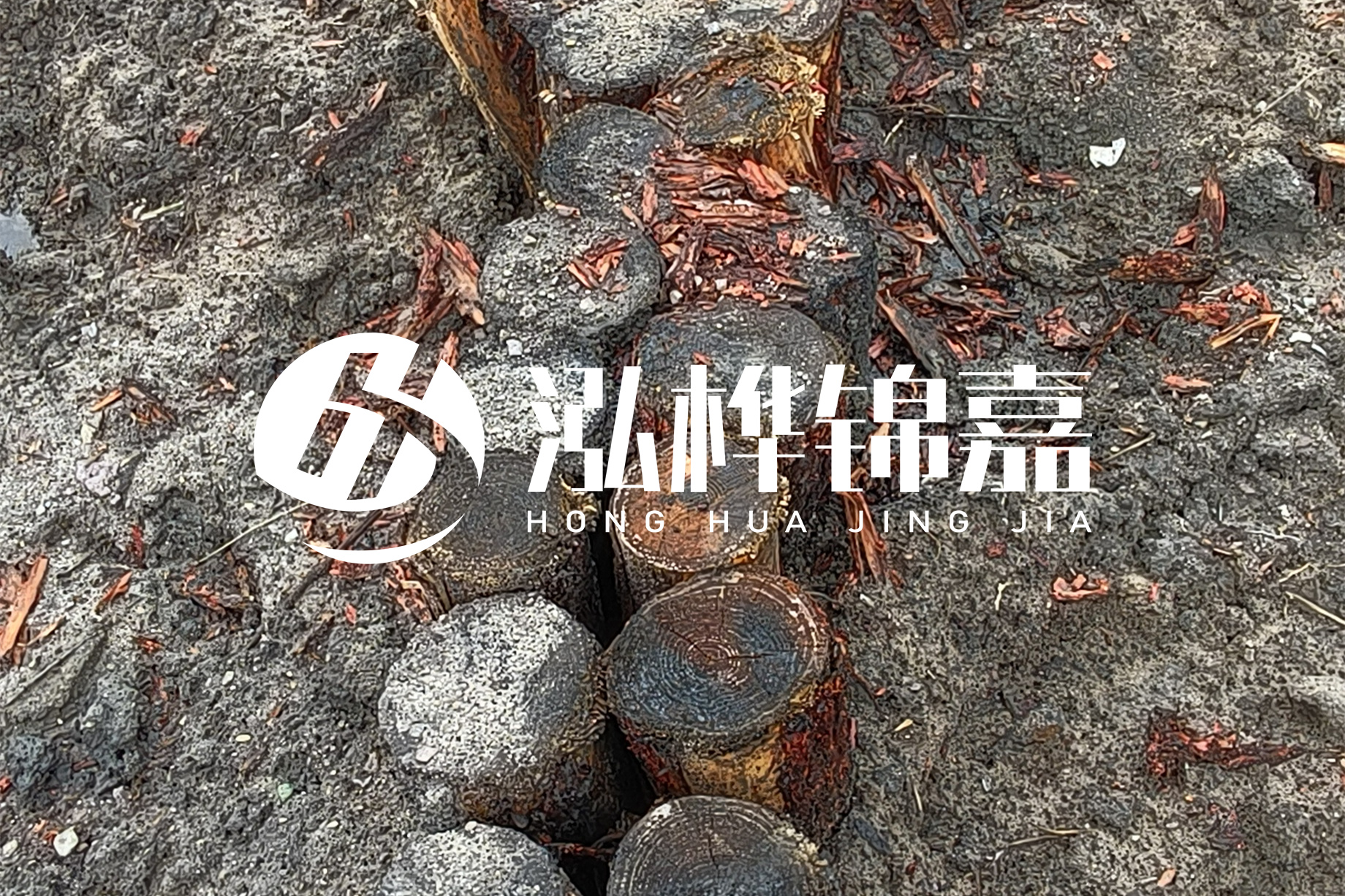 魚塘淤泥太多怎么清理？挖掘機(jī)清除淤泥的作用及方法