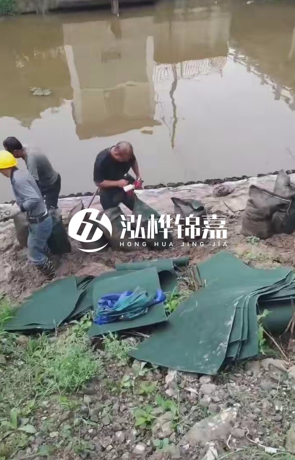 鄭州專業(yè)挖機(jī)打木樁-地基加固中挖機(jī)打木樁的優(yōu)勢(shì)？