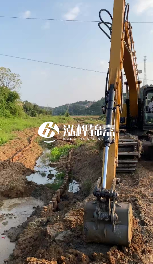 青島河道清淤專(zhuān)業(yè)施工-水挖機(jī)清淤適合哪些河道狀況？
